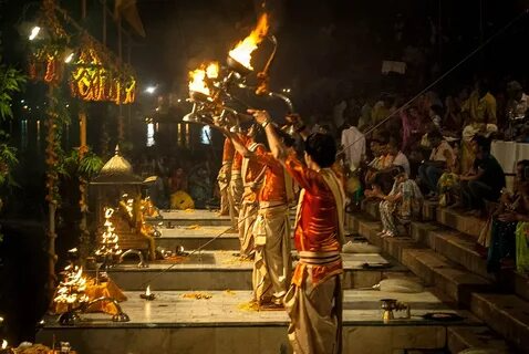 Dashashwamedh Ghat Ganga Aarti - The Holiday Trips