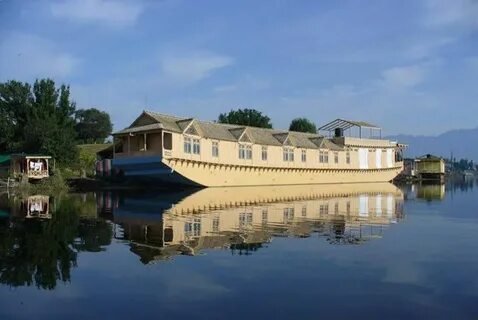 Luxury Houseboat Stay Srinagar