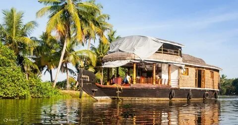 Romantic Houseboat Cruise in Alleppey