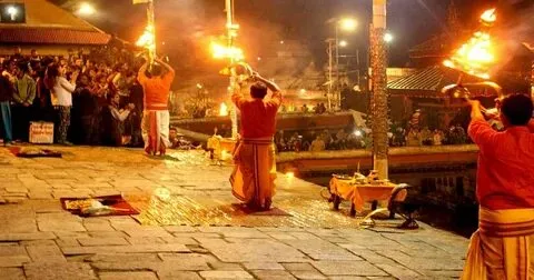 Temple Aarti - The Holiday Trips