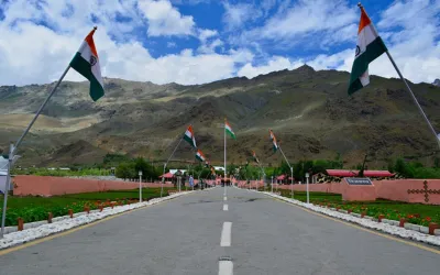 Kashmir with Ladakh Road Trip